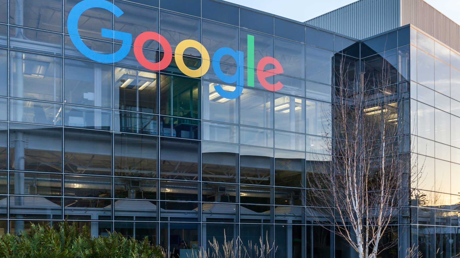 Google è un'azienda USA che offre servizi online, con quartier generale a Mountain View in California, nel cosiddetto Googleplex