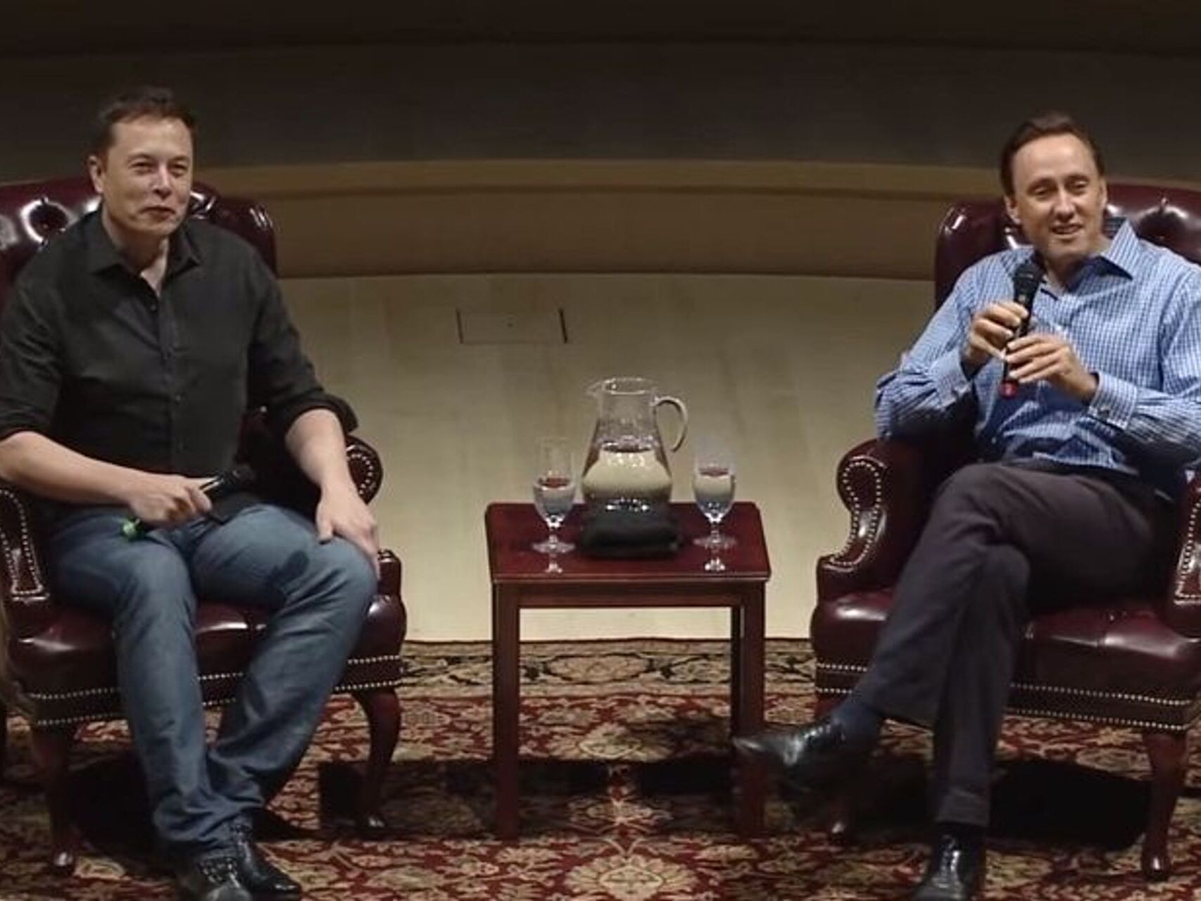 Разговор между далновидния предприемач Илон Мъск и известния инвеститор Стив Юрветсън