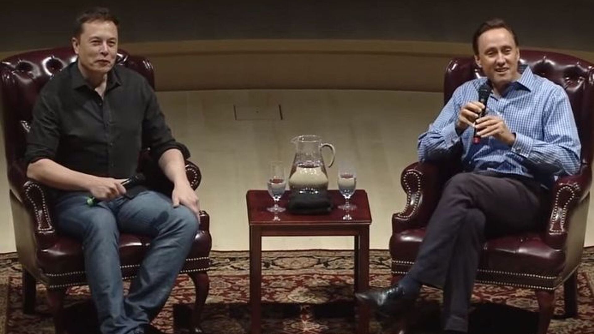 Gespräch zwischen dem visionären Unternehmer Elon Musk und dem berühmten Investor Steve Jurvetson