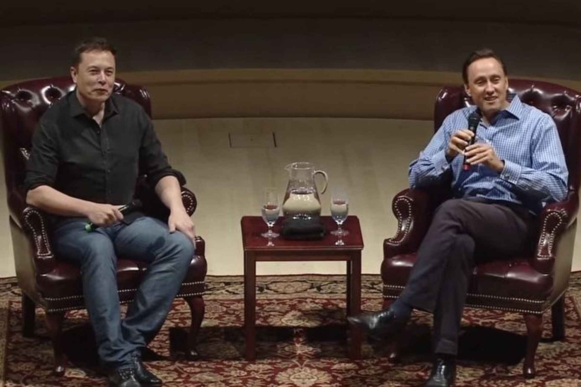 Gespräch zwischen dem visionären Unternehmer Elon Musk und dem berühmten Investor Steve Jurvetson