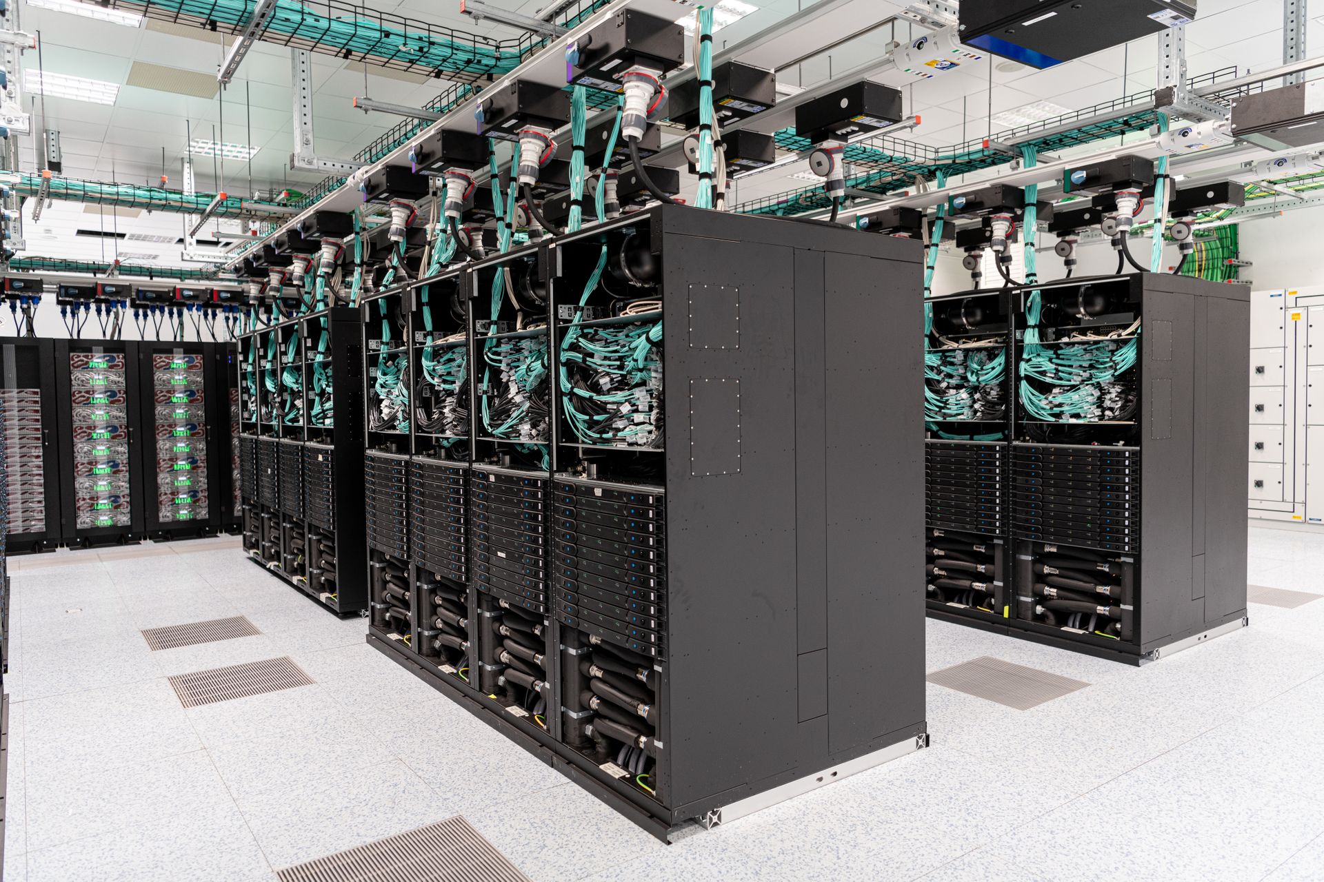 Superkomputer Europejskiego Centrum Średnioterminowych Prognoz Pogody wewnątrz technologii Big Data w Bolonii (fot. Giacomo Maestri)