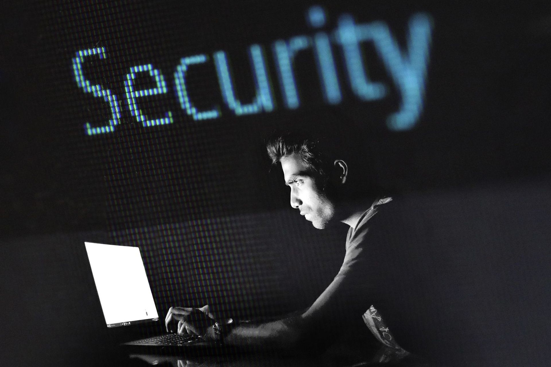 L'hacking e il phishing rappresentano uno dei principali pericoli del Web
