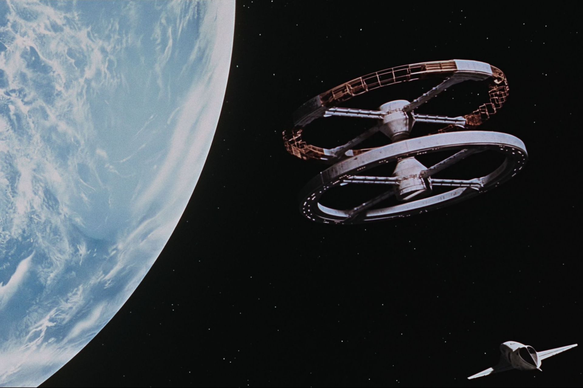 Quale migliore visione del futuro che ci fu rubato se non quella di Stanley Kubrick nel capolavoro cinematografico “2001 A Space Odissey”?