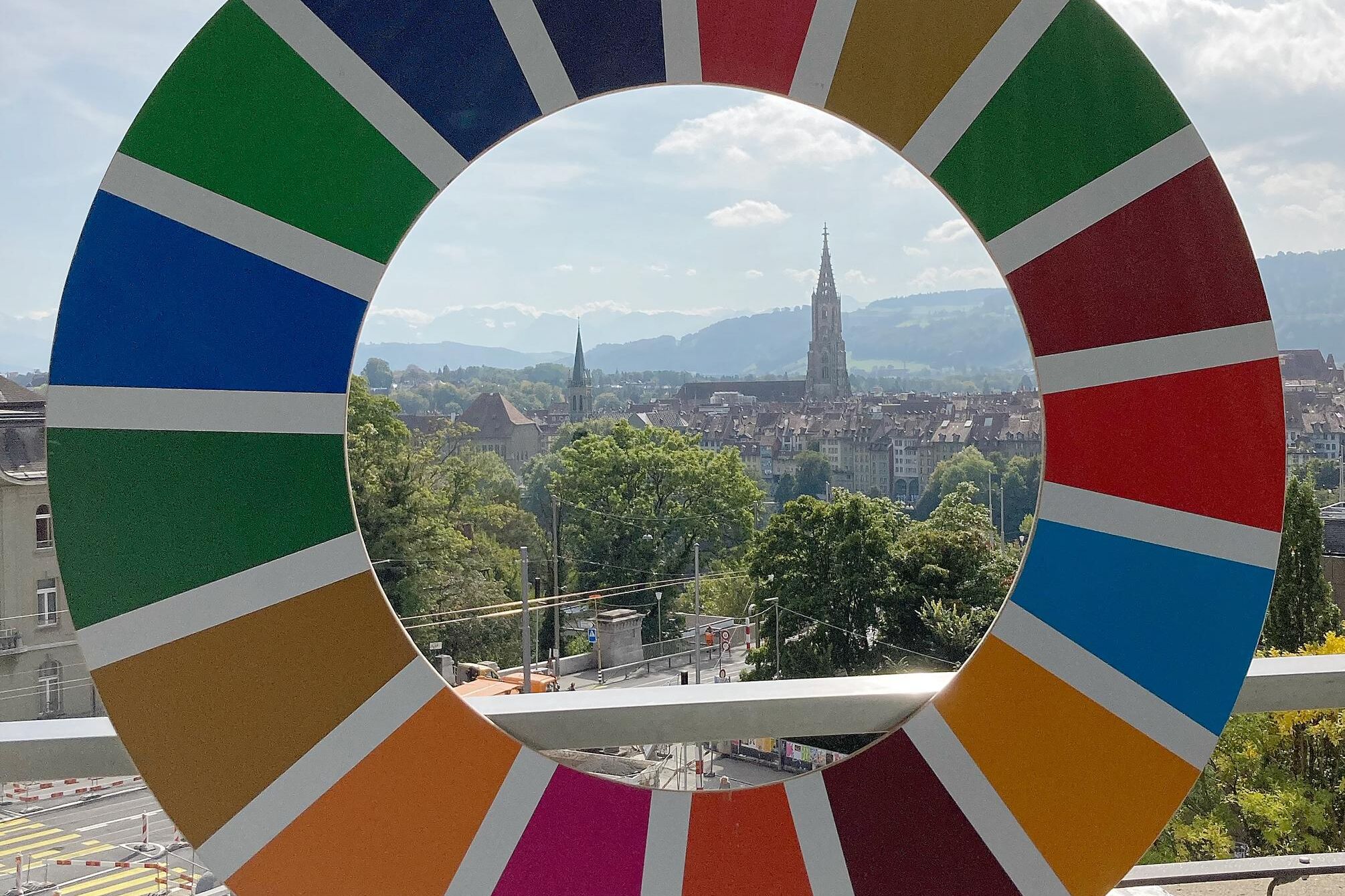La città di Berna (Svizzera) vista attraverso il simbolo dell'Agenda 20230 delle Nazioni Unite