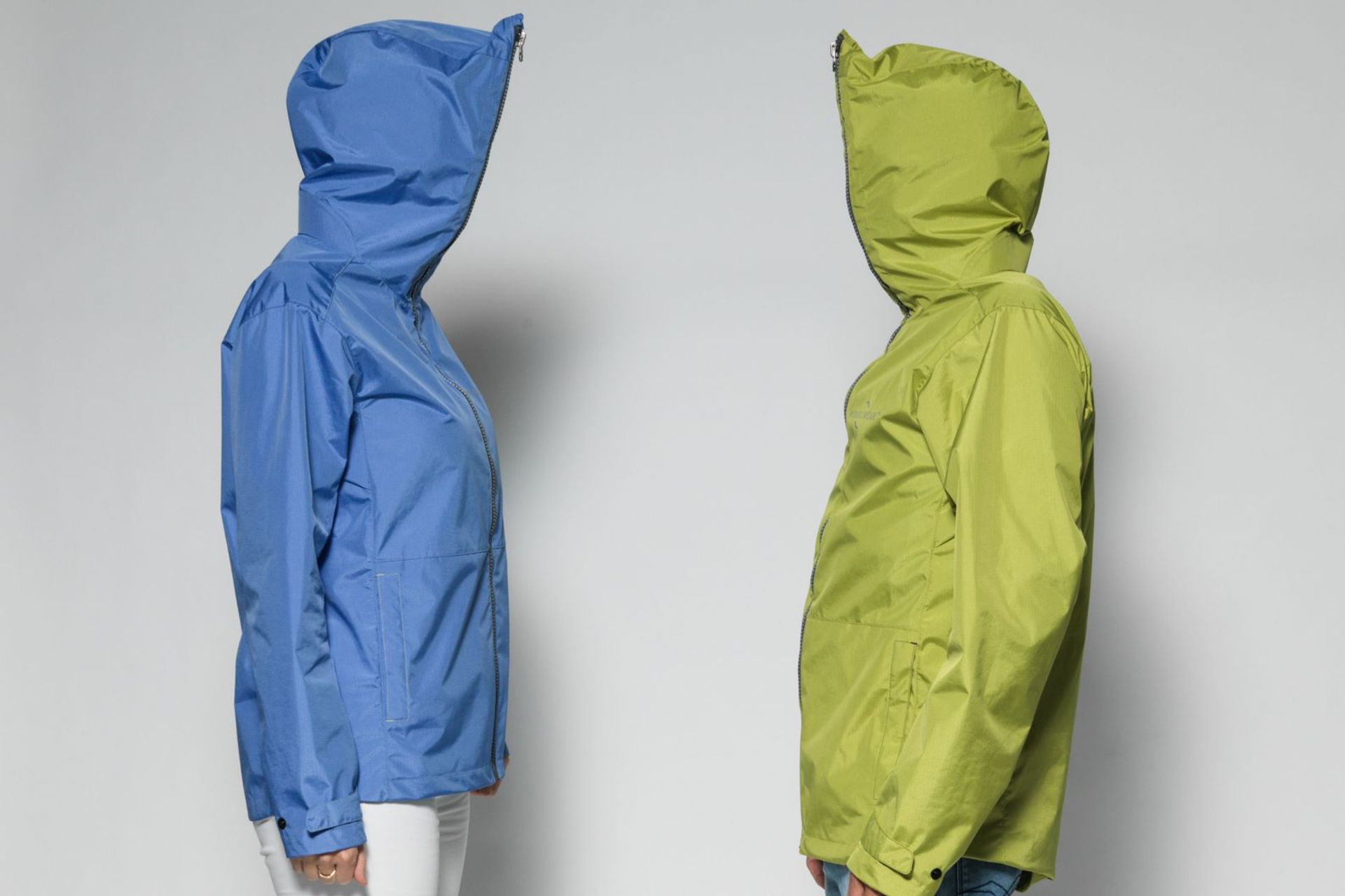 Due varianti della giacca “ecoloigica” Wear2Wear: blu o verde? Lo strato esterno della 