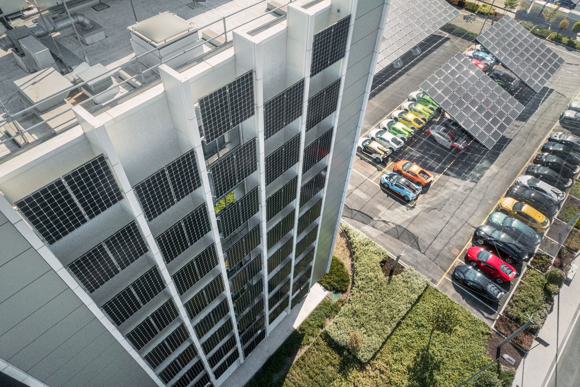 Gli stabilimenti Lamborghini di Sant'Agata Bolognese ospitano uno dei più grandi impianti fotovoltaici della Regione Emilia-Romagna