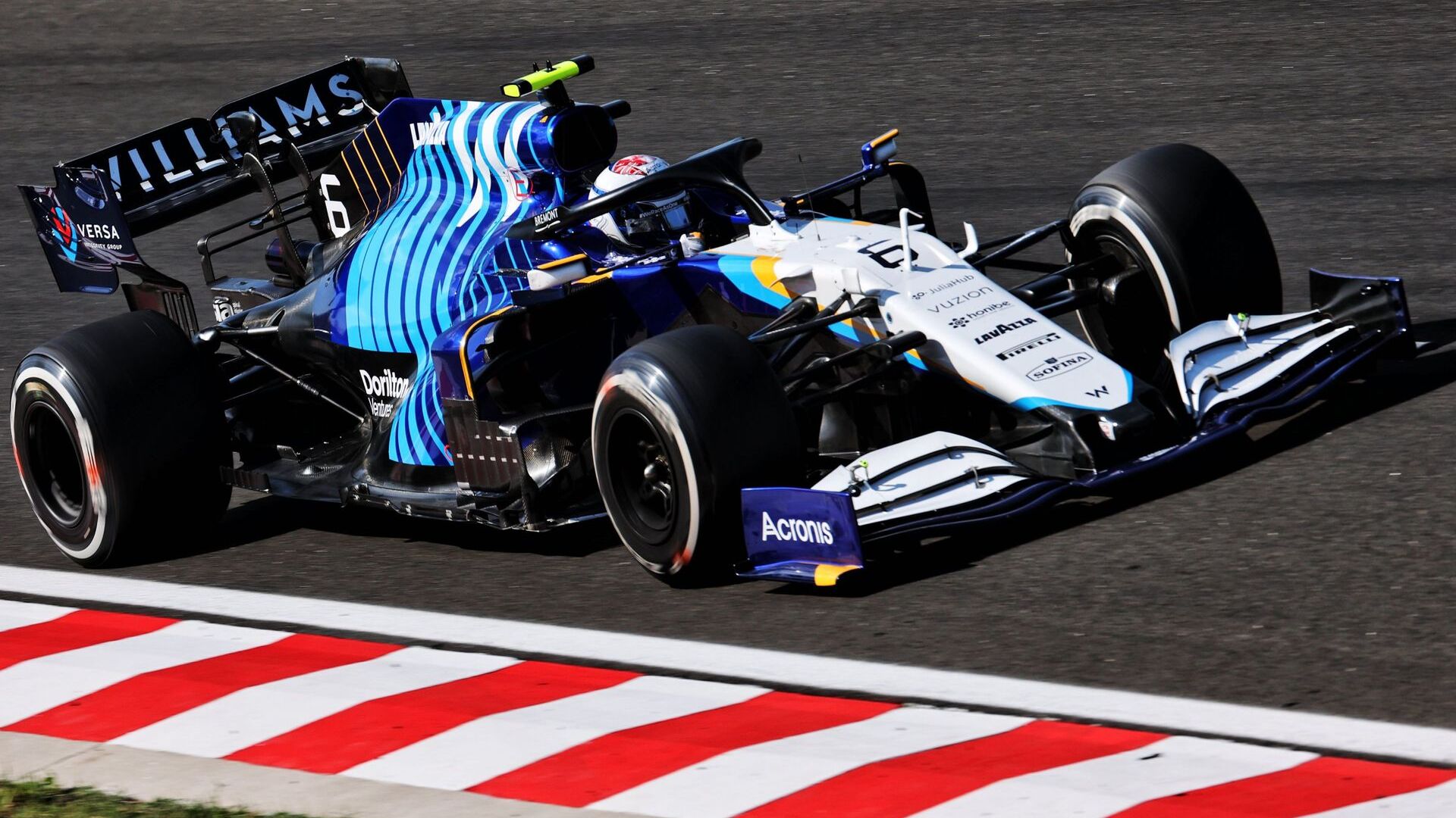 Nicholas Latifi sulla Williams FW43B-Mercedes nella stagione 2021 di Formula 1