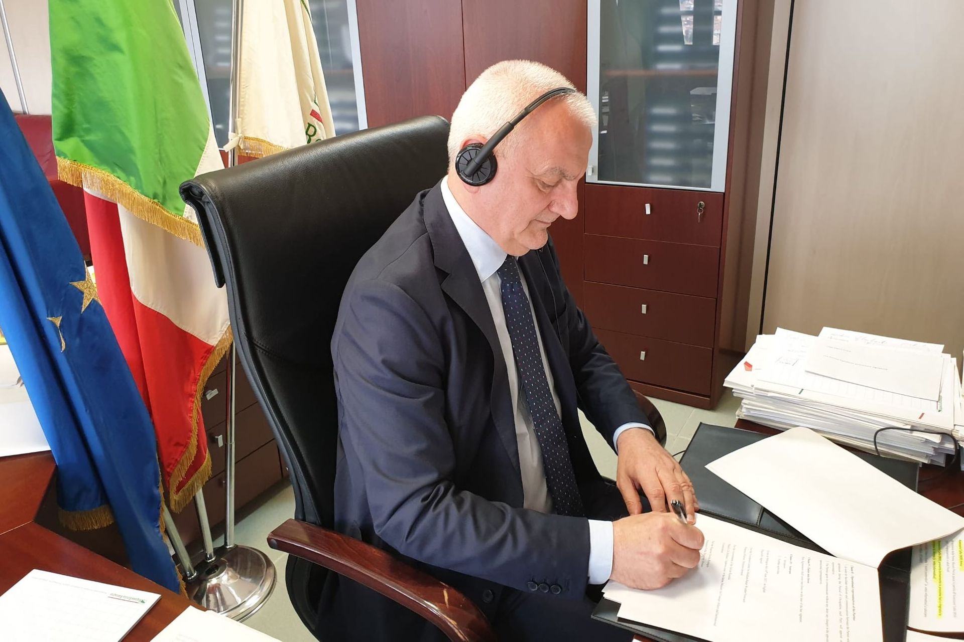 Vincenzo Colla è l'Assessore Regionale allo Sviluppo economico e al Lavoro della Regione Emilia-Romagna