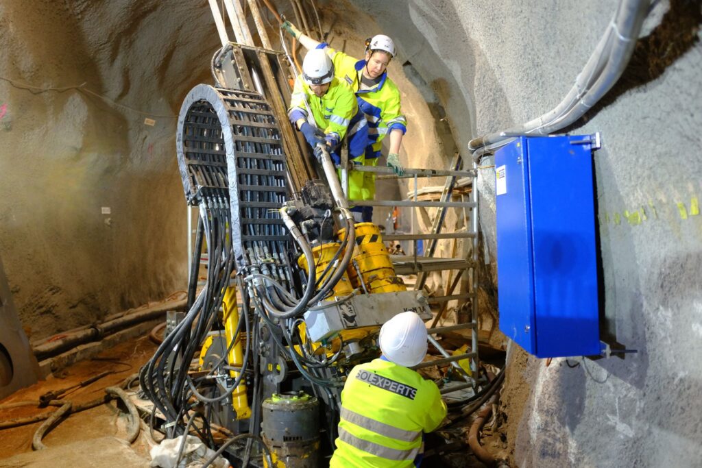 Il laboratorio sotterraneo del Mont Terri, nel Cantone svizzero del Giura, effettua ricerche sulle rocce argillose per lo stoccaggio di CO2 e di scorie radioattive