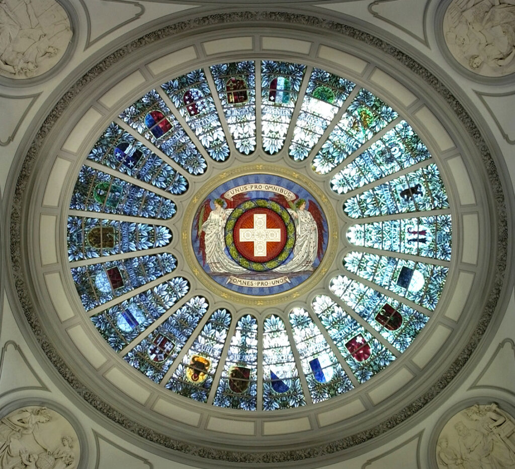 伯尔尼联邦宫的屋顶带有瑞士所有州的徽章，最近的侏罗州除外