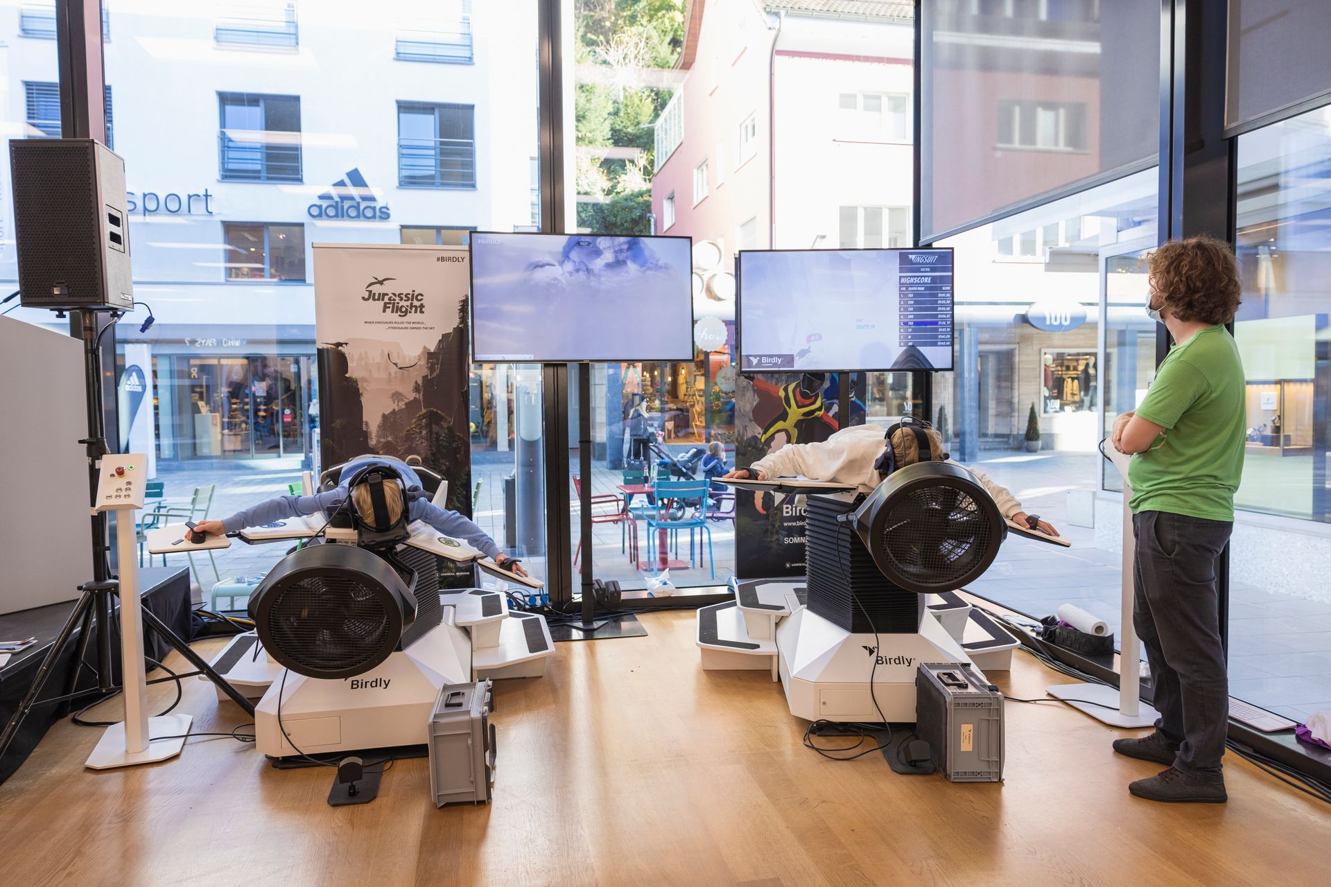 Durante la "Digitaltag Vaduz" il pubblico ha provato il simulatore di volo a mezzo della realtà virtuale realizzato dalla zurighese “Birdly”