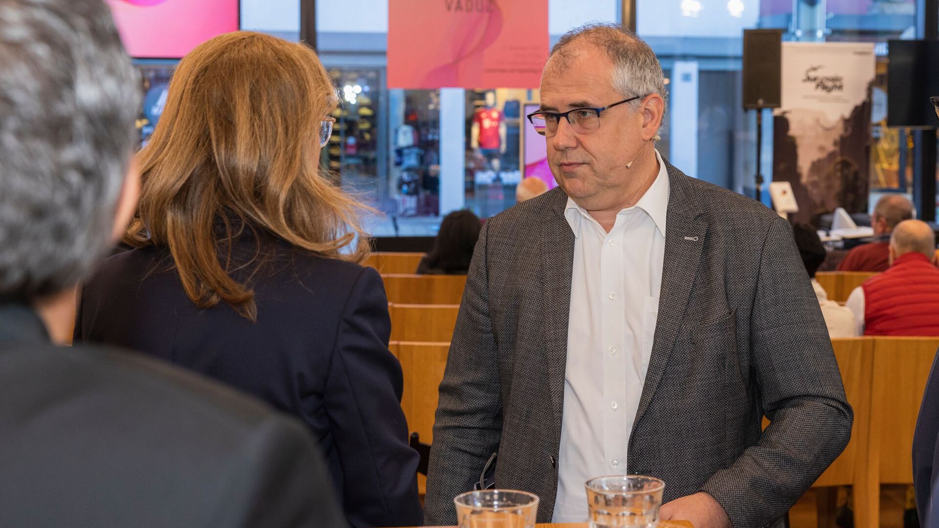 "Digitaltag Vaduz" ble ønsket velkommen av Kunstmuseum i hovedstaden i fyrstedømmet Liechtenstein lørdag 6. november 2021: i samtale Sabine Mounani, visestatsminister, og Manfred Bischof, ordfører i hovedstaden