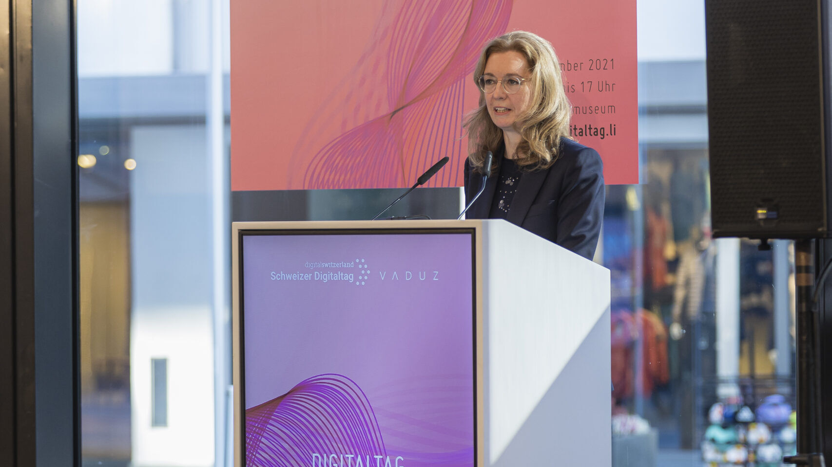 La “Digitaltag Vaduz”, accolta dal Kunstmuseum della capitale del Principato del Liechtenstein sabato 6 novembre 2021, ha suscitato l’entusiasmo di pubblico e relatori in analogia con la “Giornata Digitale Svizzera” del successivo giorno 10: l'intervento della Vice Primo Ministro Sabine Mounani