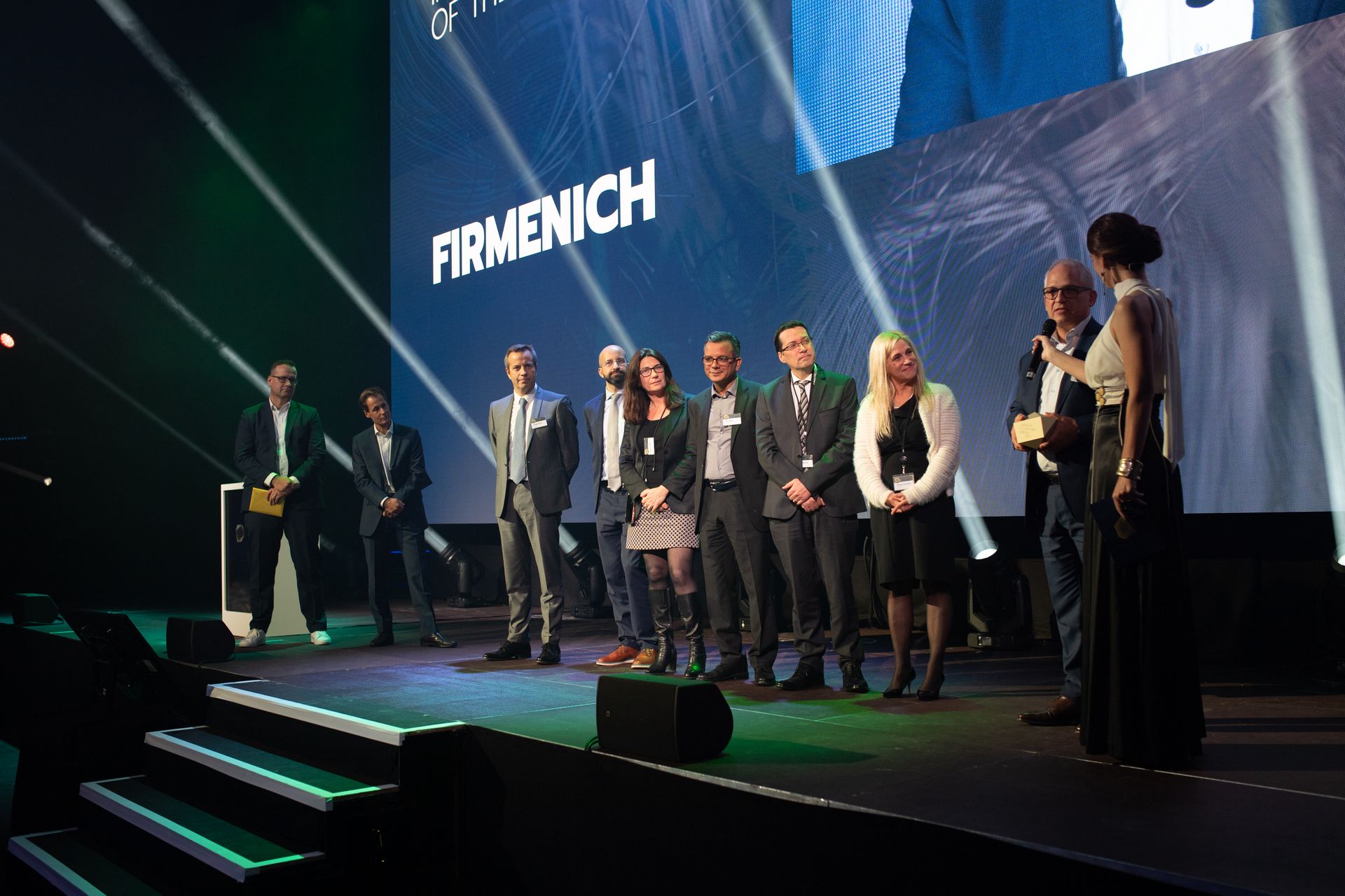 「Firmenich」という会社が、スイスの「デジタル エコノミー アワード」で「デジタル イノベーション オブ ザ イヤー」賞を受賞しました。