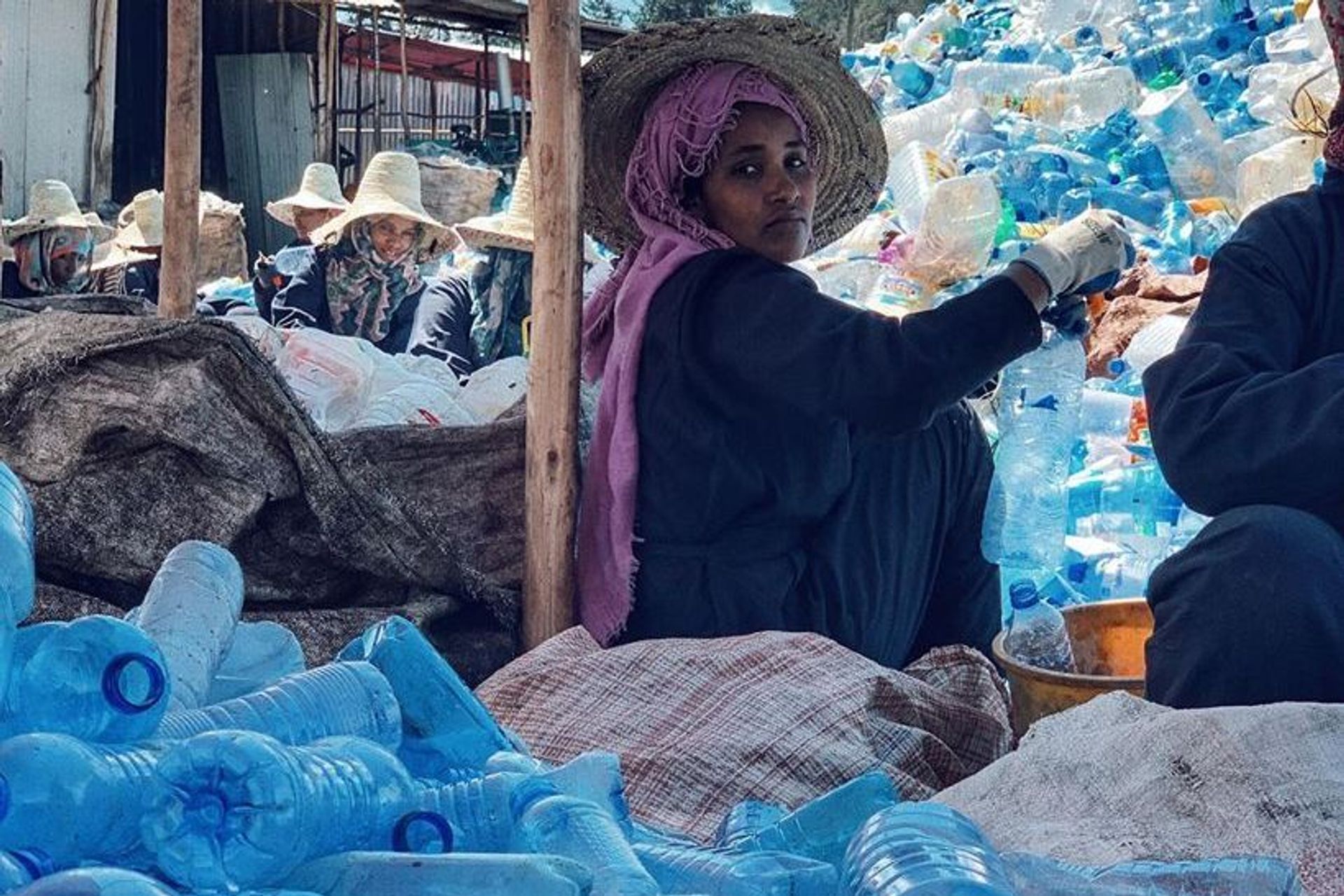 Le attività femminili di raccolta della plastica della "Associazione Zenzero" in Etiopia