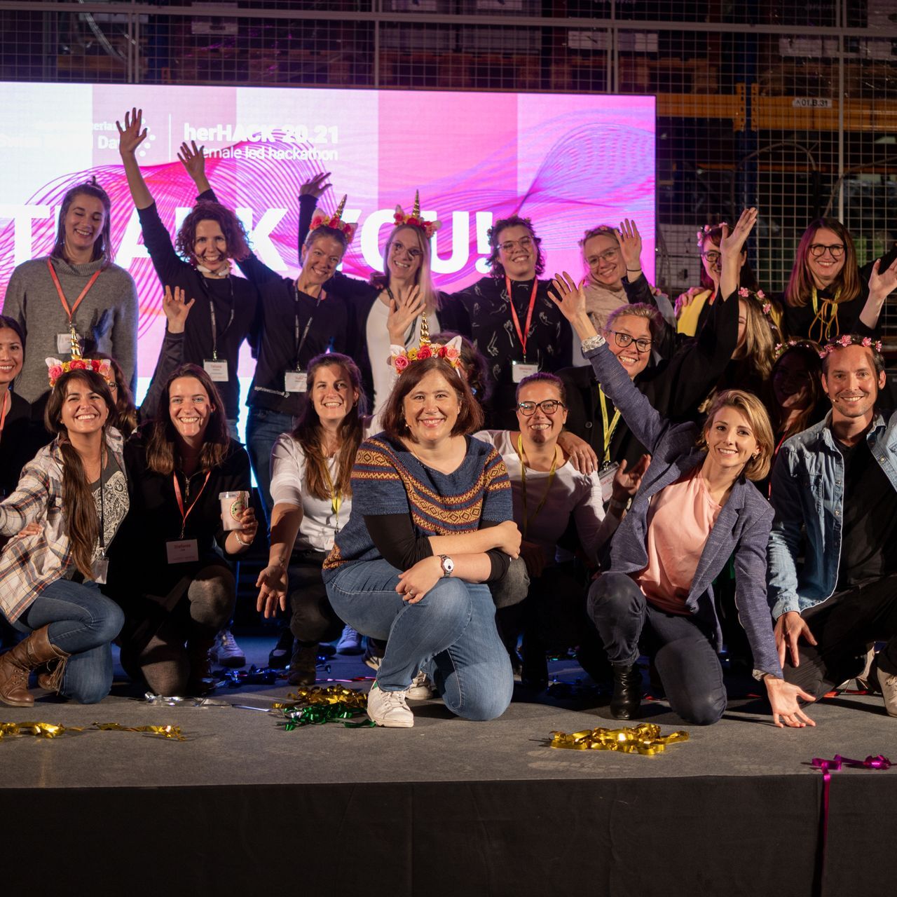 Den Frauen-Hackathon «HerHack», organisiert am 6. und 7. November im Rahmen des «Swiss Digital Day», gewann das Team Iconics, bestehend aus Melanie Menge, Fiona Hediger, Yamina Siegrist, Maria Kliesch und Elisabeth MacKenzie (Foto: Moritz Schmid )