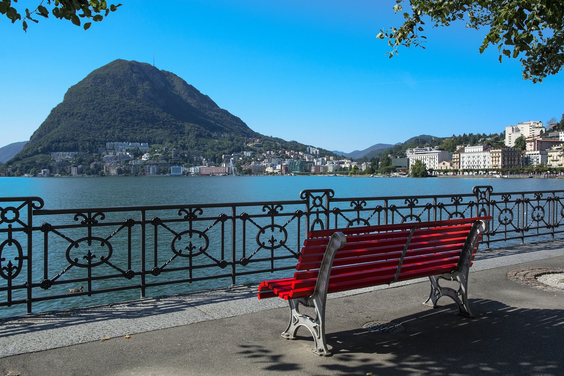 Lugano je najnaseljeniji grad u kantonu Ticino u Švicarskoj