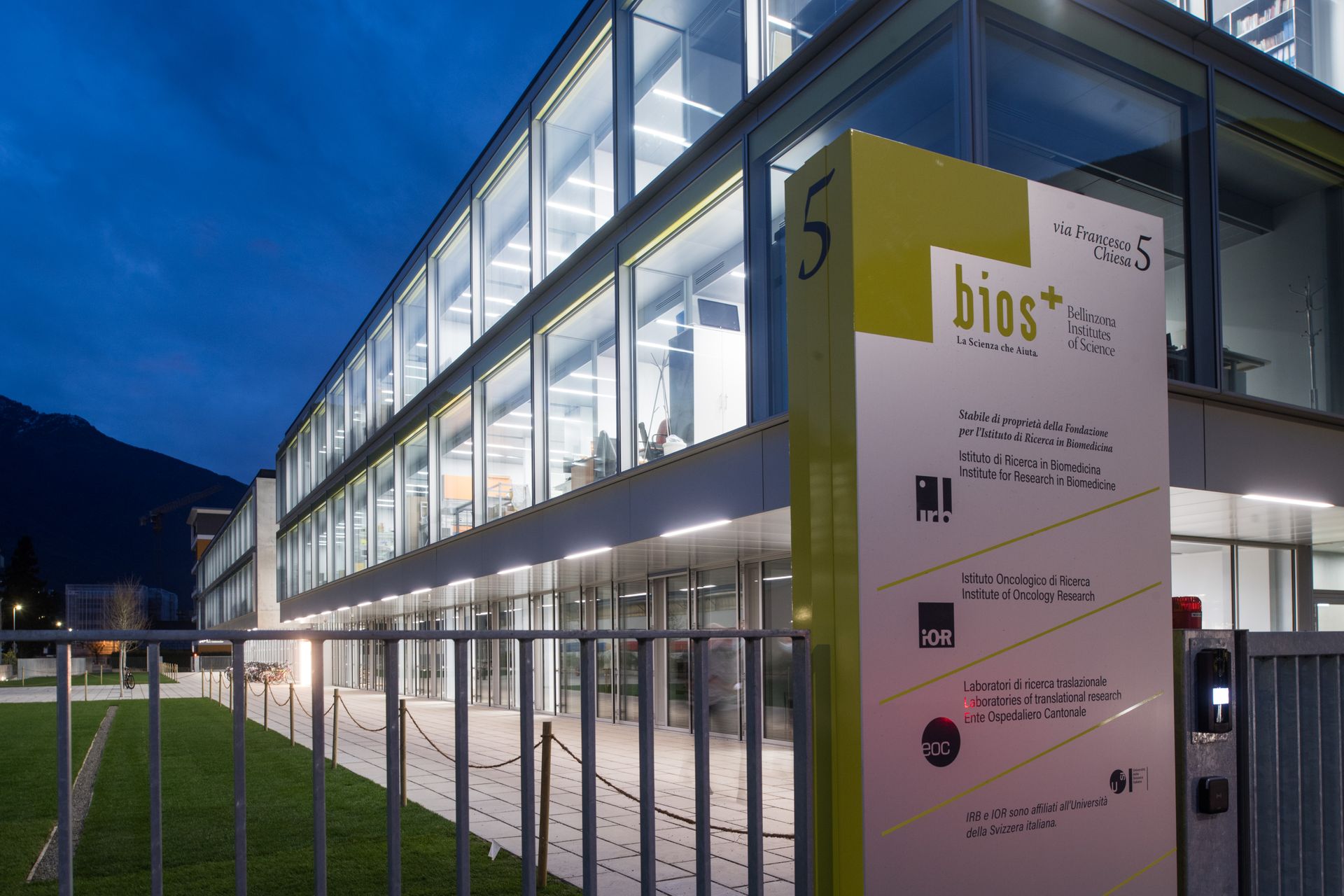 La nuova sede degli istituti di ricerca scientifica di proprietà della Fondazione IRB a Bellinzona al civico 5 di Via Francesco Chiesa (Foto Alessandro Crinari/TI-Press)