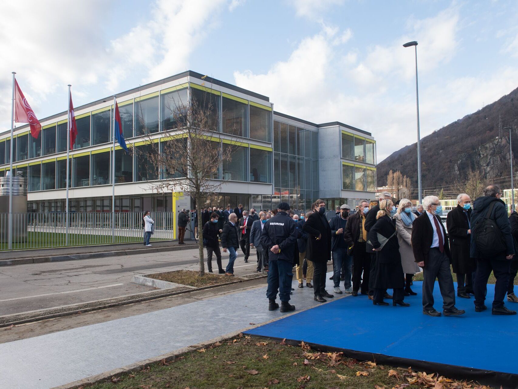 La inauguració del hub amb l'Institut de Recerca en Biomedicina, l'Institut de Recerca Oncològica i els laboratoris de translació de l'Autoritat Hospitalària Cantonal (Foto Alessandro Crinari/TI-Press)