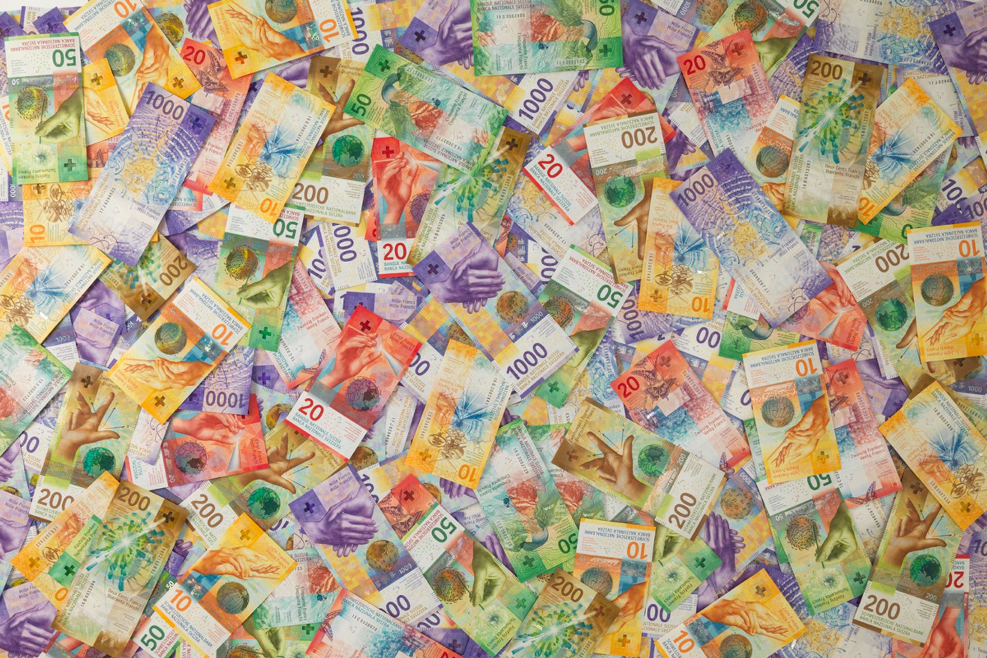 Banconote svizzere da 10, 20, 50, 200 e 1000 franchi mescolate fra loro