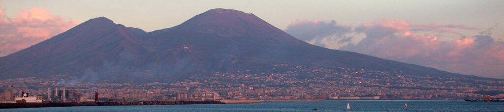 Il Vesuvio è uno stratovulcano situato in Italia, in posizione dominante rispetto al golfo di Napoli: è uno dei due vulcani attivi, o per meglio dire quiescente non eruttando dal 1944, dell'Europa continentale nonché uno dei più studiati e pericolosi al mondo a causa dell'elevata popolazione delle zone circostanti e delle sue caratteristiche esplosive
