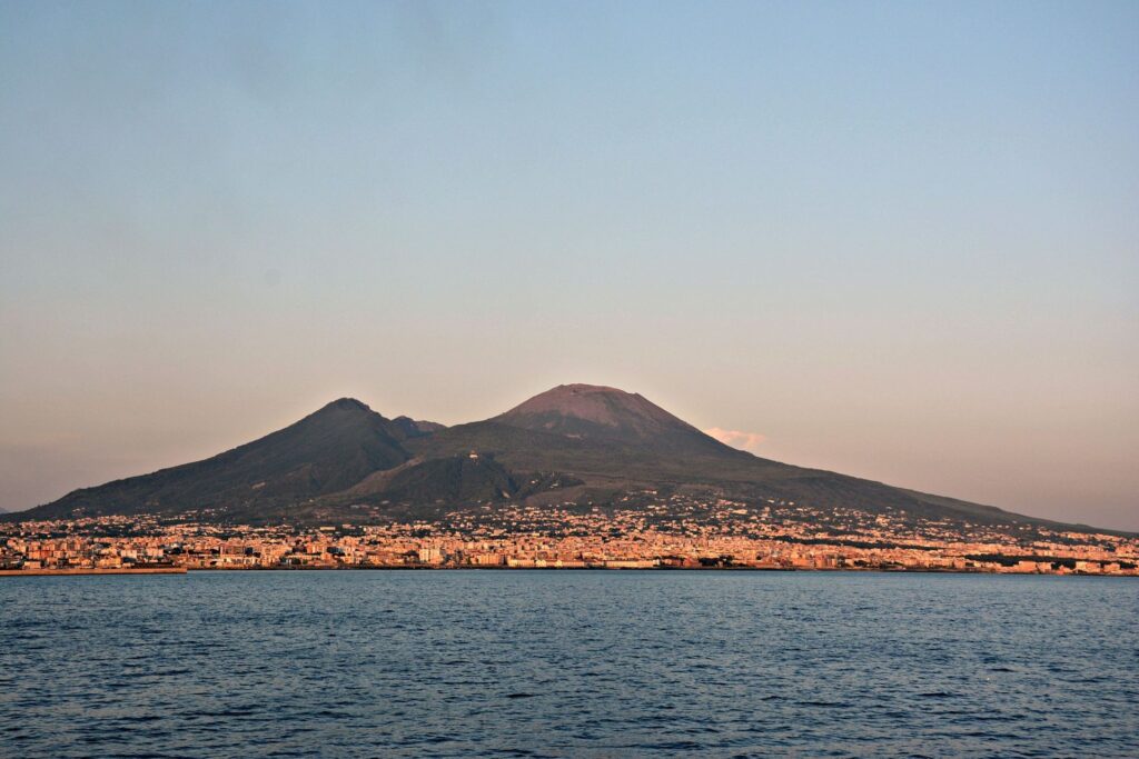 Il Vesuvio è uno stratovulcano situato in Italia, in posizione dominante rispetto al golfo di Napoli: è uno dei due vulcani attivi, o per meglio dire quiescente non eruttando dal 1944, dell'Europa continentale nonché uno dei più studiati e pericolosi al mondo a causa dell'elevata popolazione delle zone circostanti e delle sue caratteristiche esplosive