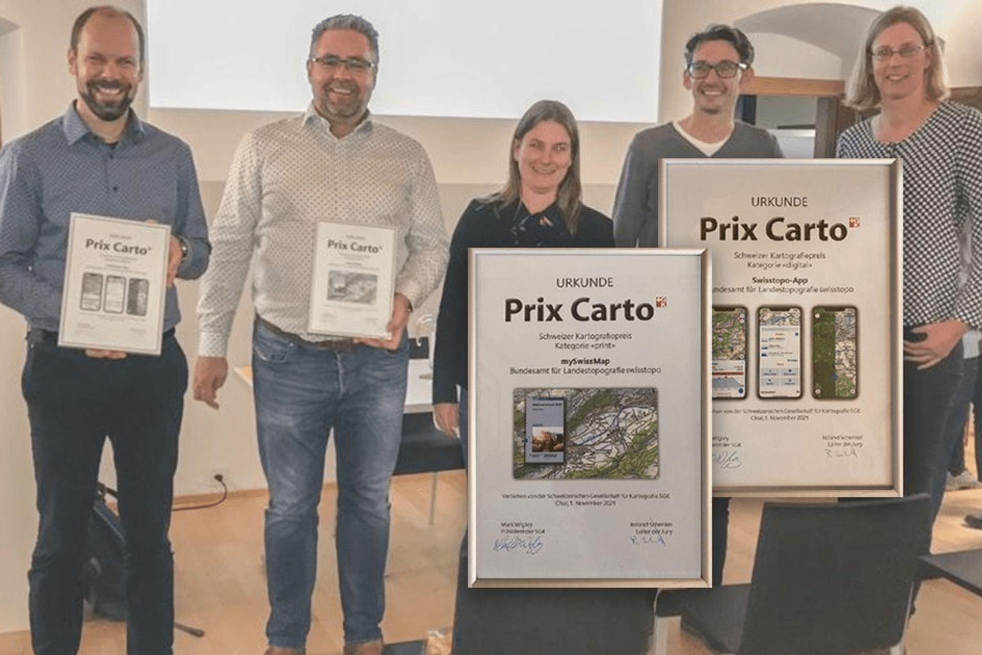 Il team dell'applicazione swisstopo vincitore del "Prix Carto" 2021 a Coira