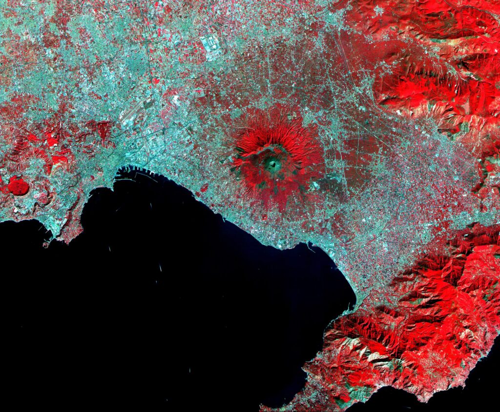 L'area del Vesuvio ripresa in modalità Advanced Spaceborne Thermal Emission and Reflection Radiometer dal satellite Terra della NASA