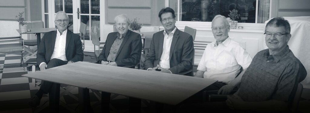 Peter Matt, Fritz Hunkeler, Hans Rudolf Ganz, Laurent Vulliet e Peter Richner sono gli esperti dell'iniziativa "Entwicklung Bauwerk Schweiz"