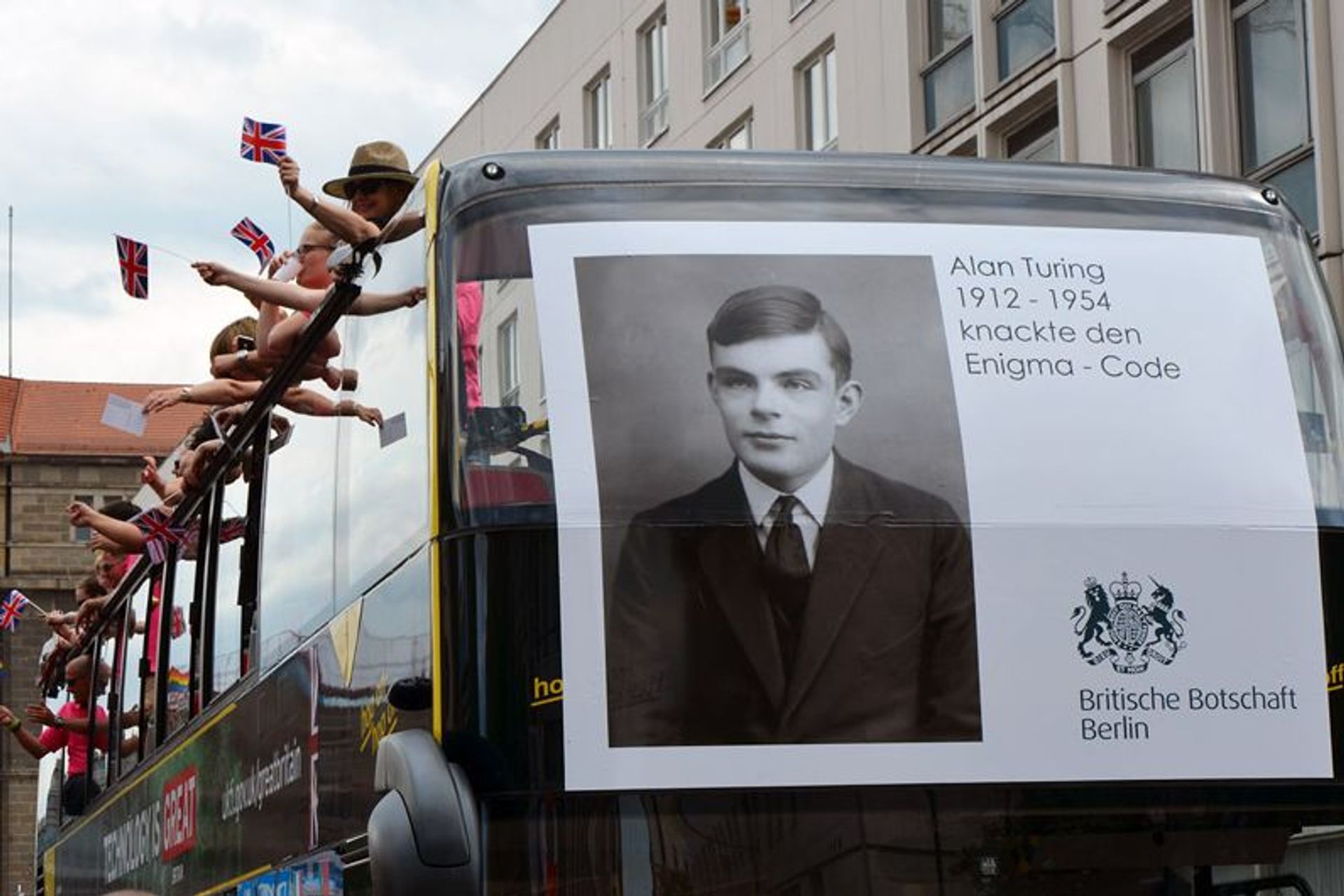 Un cartellone celebrativo del secolo dalla nascita di Alan Turing a Berlino nel 2012