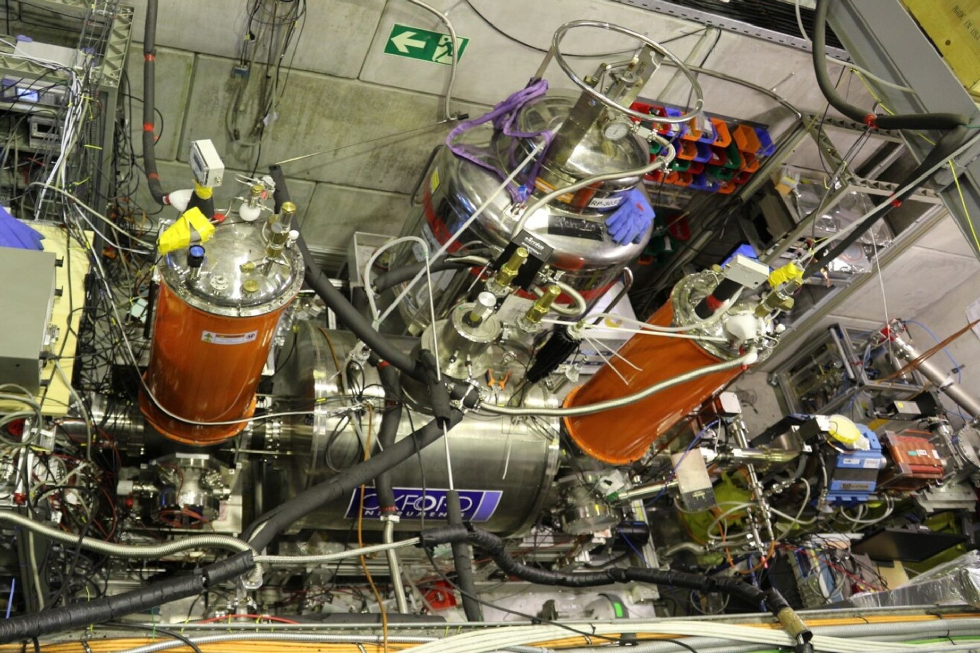 Visione dall’alto dell'esperimento The Baryon Antibaryon Symmetry Experiment presso la Fabbrica dell’Antimateria dell'Organizzazione Europea per la Ricerca Nucleare a Ginevra (Foto: CERN)