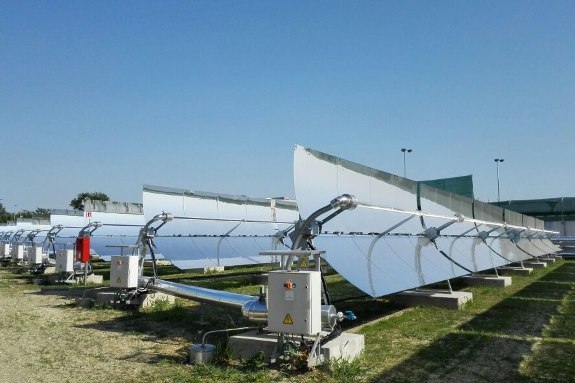 Il nuovo impianto solare termico, a servizio di un insediamento di imprese, presso 