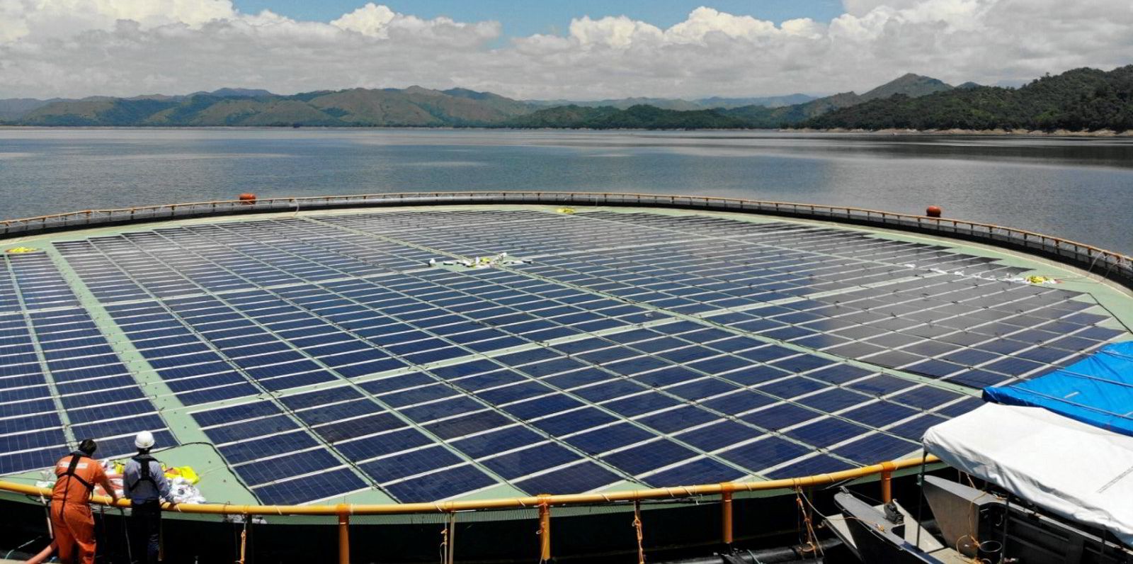 L’impianto solare galleggiante appartenente alla Huaneng Power International e realizzato a Dezhou, nella provincia cinese dello Shandong eng Power International e realizzato a Dezhou, nella provincia dello Shandong