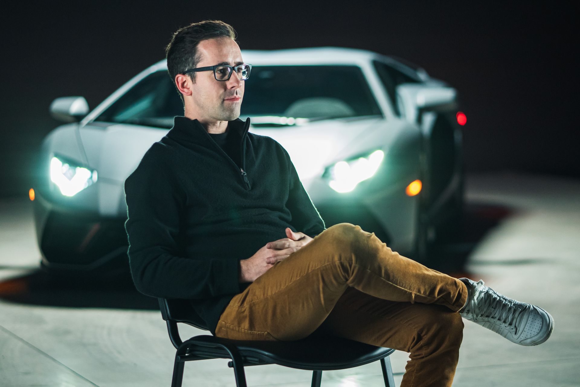 Fabian Oefner dari Swiss adalah artis yang ditunjuk oleh Lamborghini untuk Space Key-nya