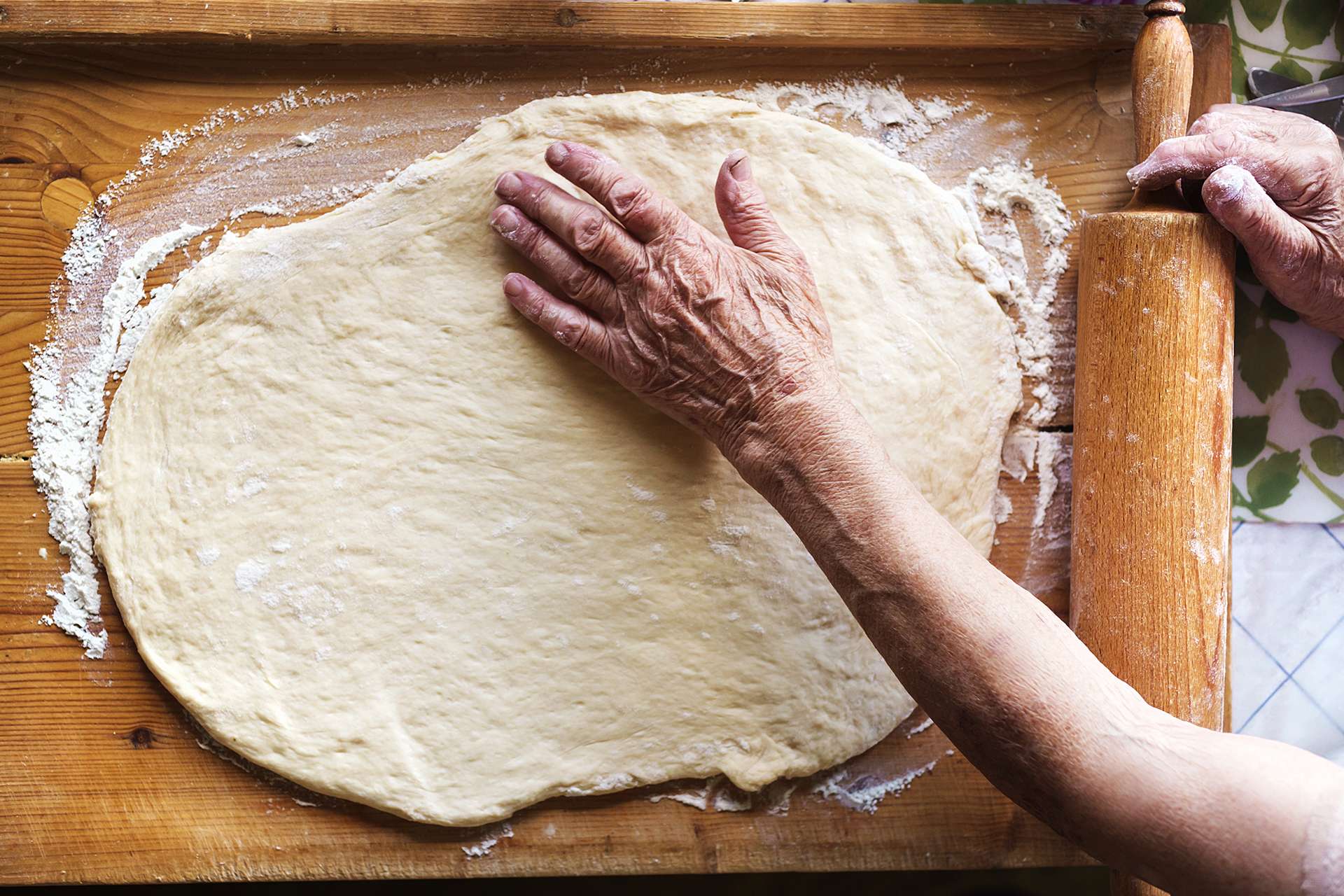 La pizza napoletana richiede lievitazioni lunghe e voluminose