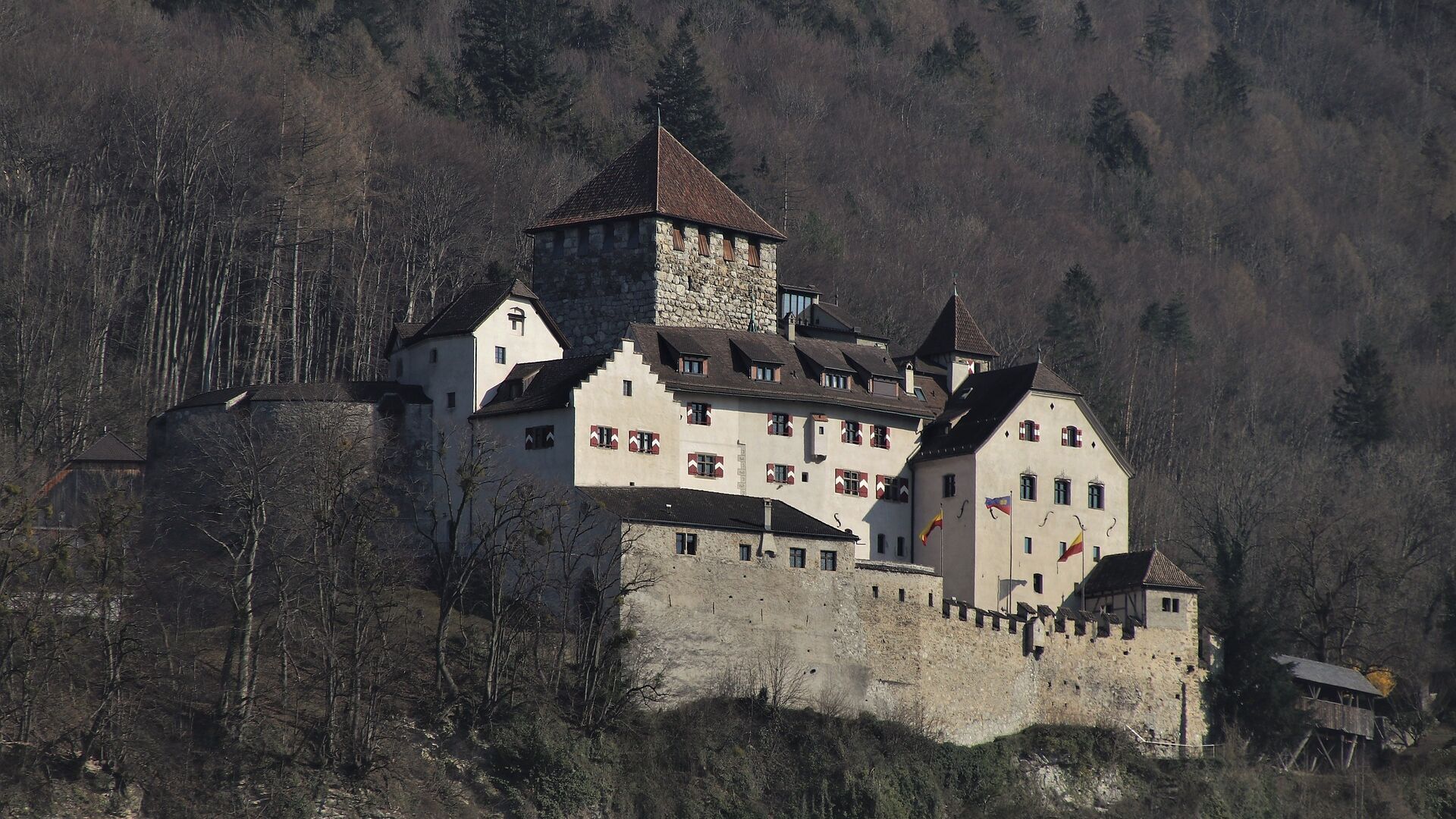 Il castello di Vaduz domina l'omonima piazza della capitale del Principato del Liechtenstein
