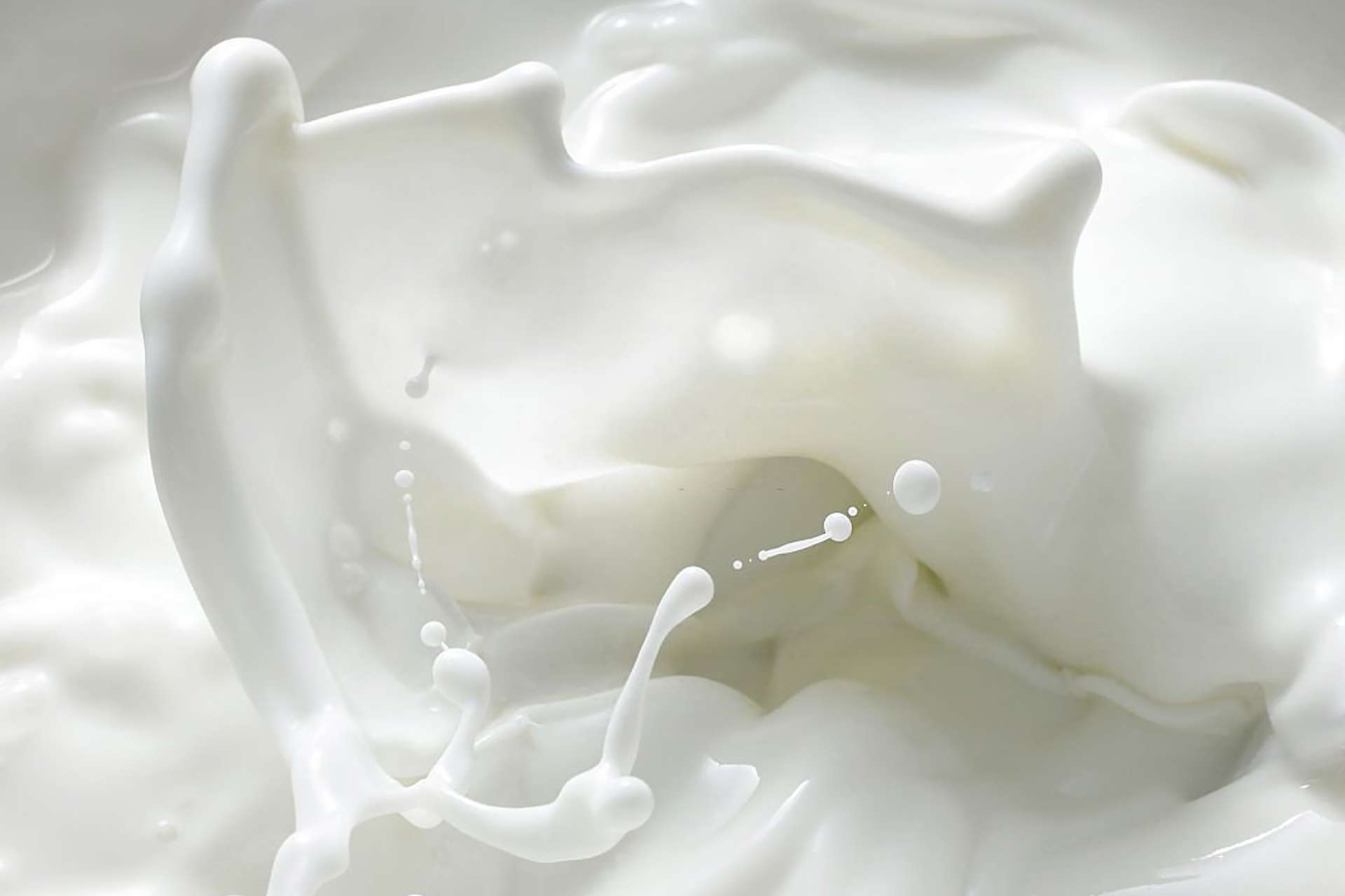 Il latte è una bevanda che causa aumento di peso e altre problematiche