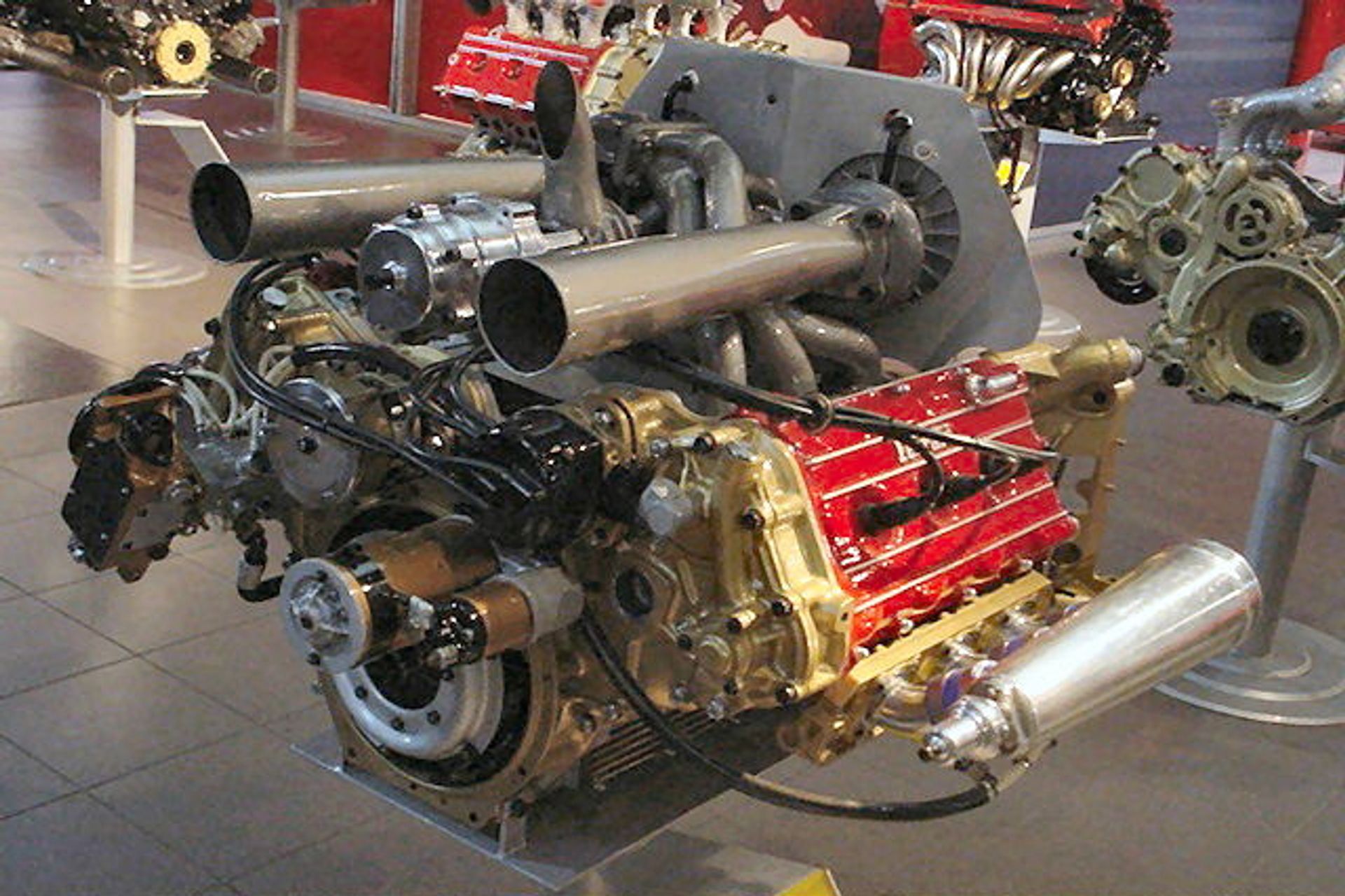 Il motore 021 della Ferrari usato in Formula 1 nel 1981 e dotato a Long Beach in prova di un Comprex in luogo di un comune turbo