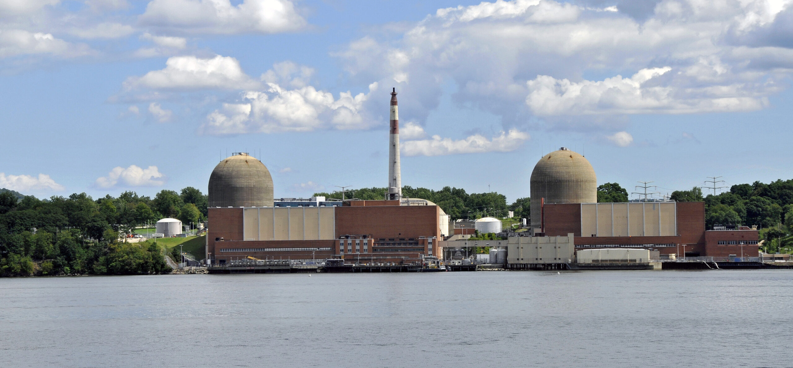 Το Indian Point Energy Center, στο Buchanan στην πολιτεία της Νέας Υόρκης των ΗΠΑ, ήταν η τοποθεσία του πρώτου αντιδραστήρα θορίου στον κόσμο