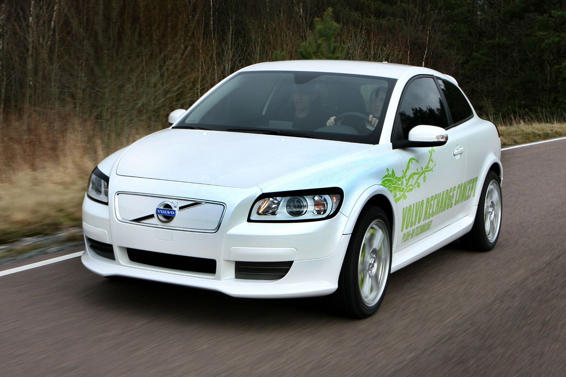 Le Volvo ReCharge est le prototype d'un véhicule hybride rechargeable