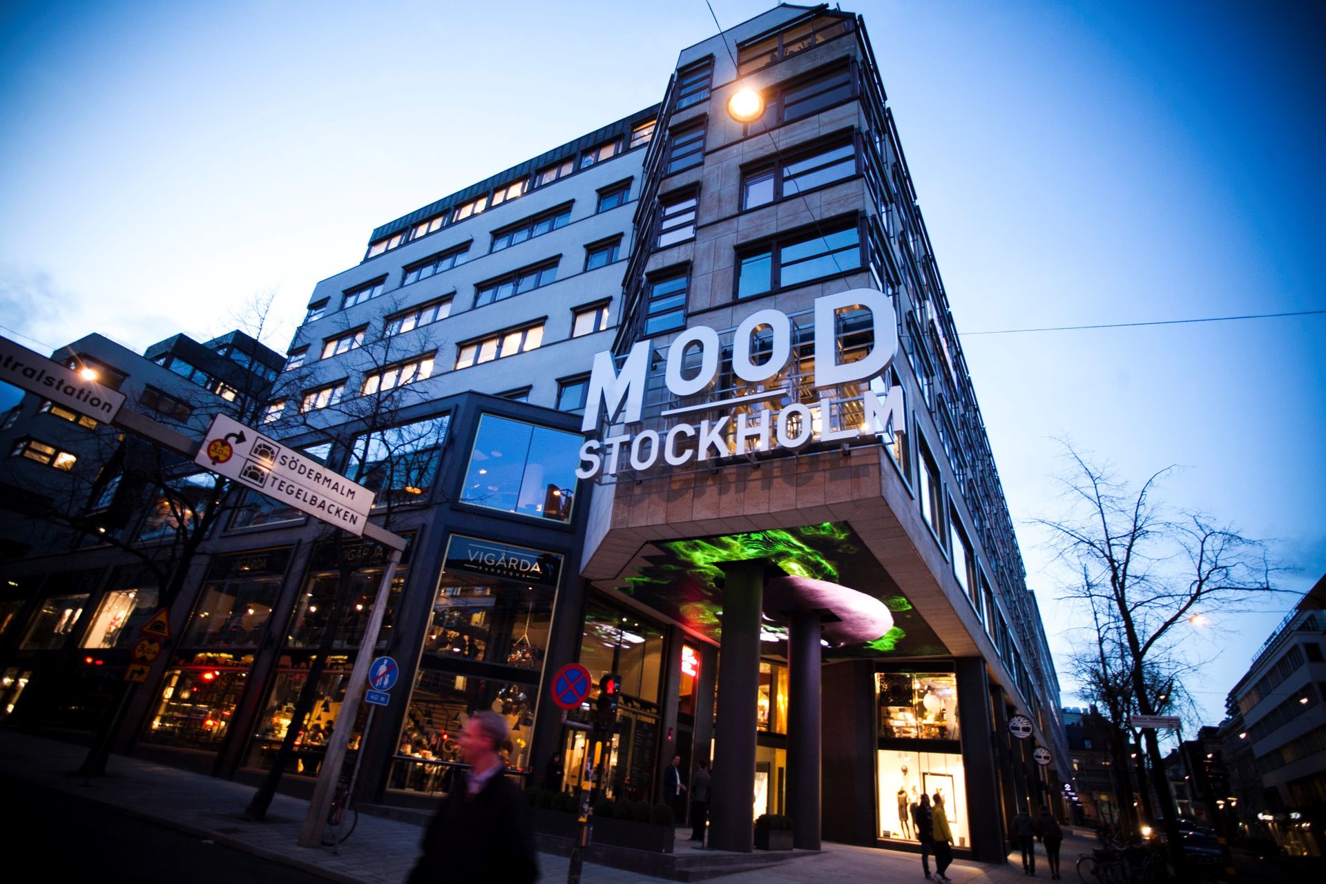 Volvo akan berinvestasi di pusat teknologi di jantung kota Stockholm yang akan menampung lebih dari 700 pakar di bidang rekayasa perangkat lunak, analitik data, manajemen produk, bisnis online, dan pengalaman pengguna