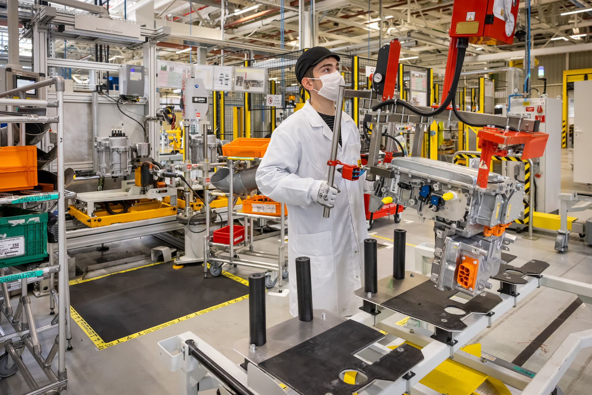 La fabrication de moteurs électriques à l'usine Renault de Cléon en France