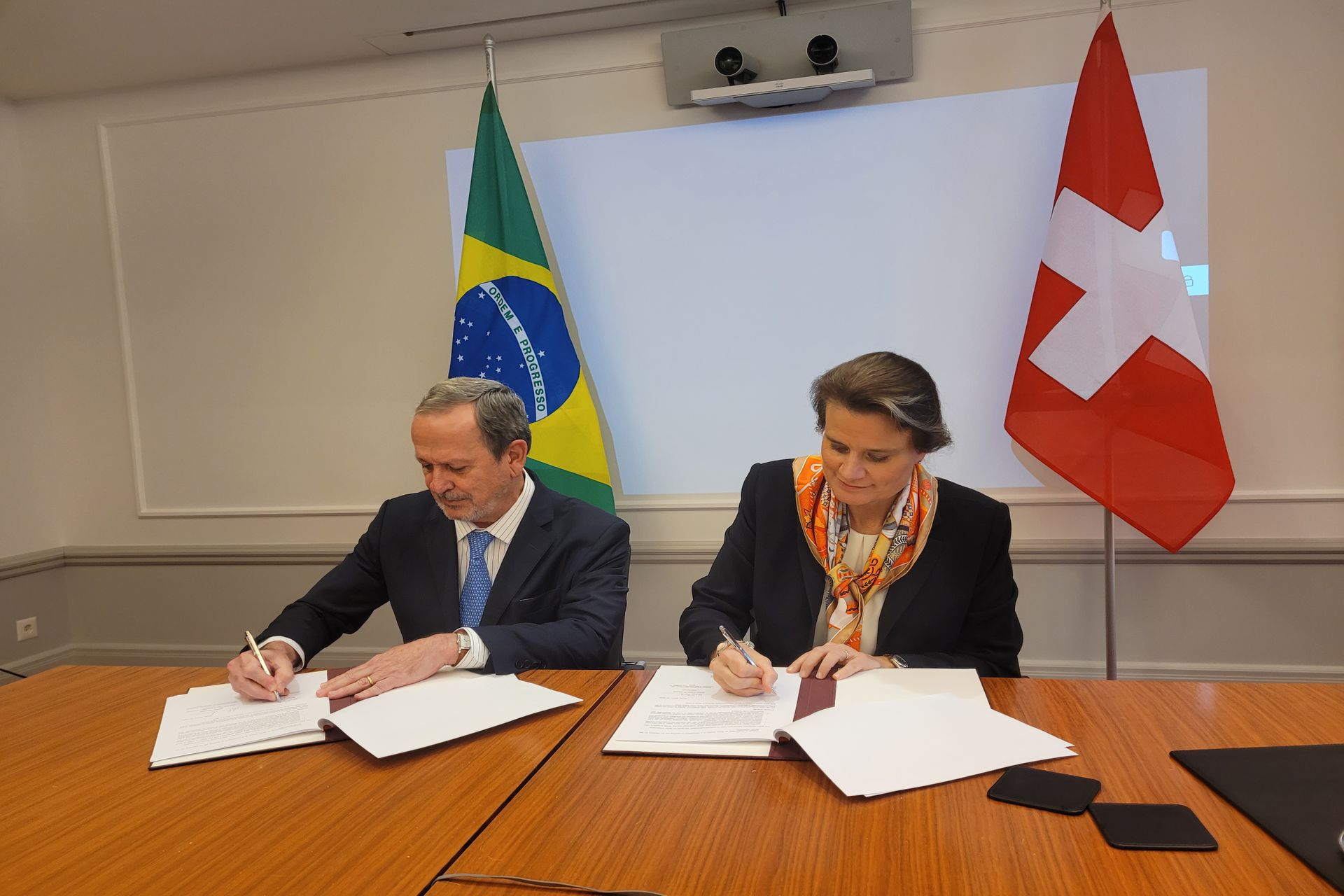 Martina Hirayama, Segretaria di Stato della Confederazione Svizzera, e Sergio Freitas de Almeida, Vize Ministro della Scienza, della Tecnologia e dell’Innovazione, hanno sottolineato il 15 marzo 2022 l’intenzione di approfondire le relazioni bilaterali