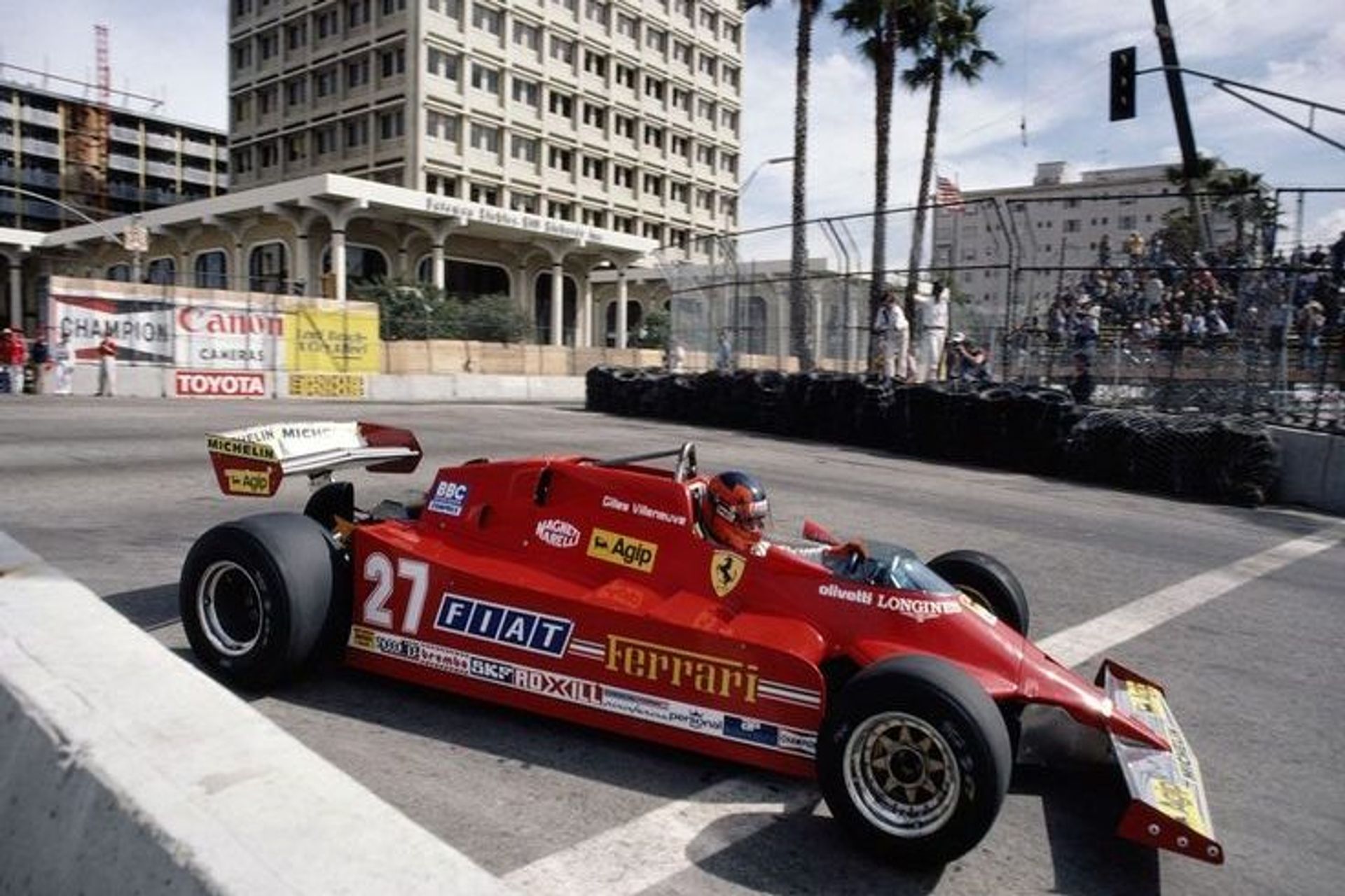 Nelle prove del Gran Premio degli USA Ovest del 1981, le Ferrari 126 assunsero la dizione CX per l'uso del sovralimentatore Comprex