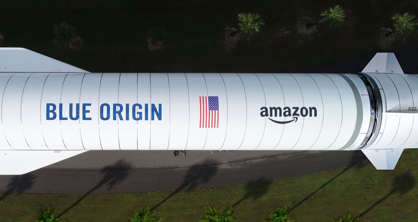 Amazon vuole realizzare una banda ultra larga per migliorare l'accesso ad Internet e ha firmato accordi con Arianespace, Blue Origin e United Launch Alliance, riservando 83 lanci di satelliti per il Progetto Kuiper