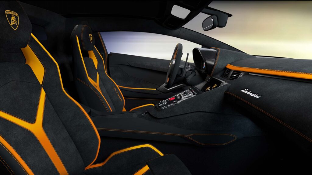 Interiøret i den eksklusive Lamborghini Aventador LP 780-4 Ultimae Coupé, som vil blive kombineret med en NFT 1.1 og sat på auktion