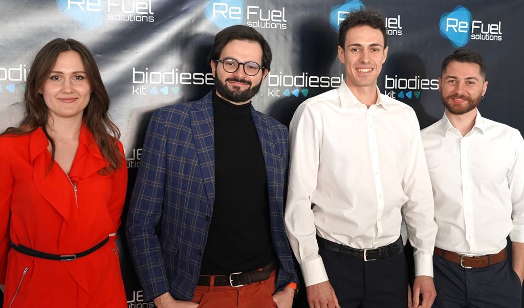 L’11 aprile 2022 la start-up ReFuel Solutions è stata la regina dell’evento “Energia pulita e mobilità sostenibile", accolto dall’incubatore E-Hub all’interno degli stabilimenti di Modena del Techboard Group: da sinistra, Rexhina Saraci, Marco Di Mola, Federico De Pietri e Adriano Cordisco