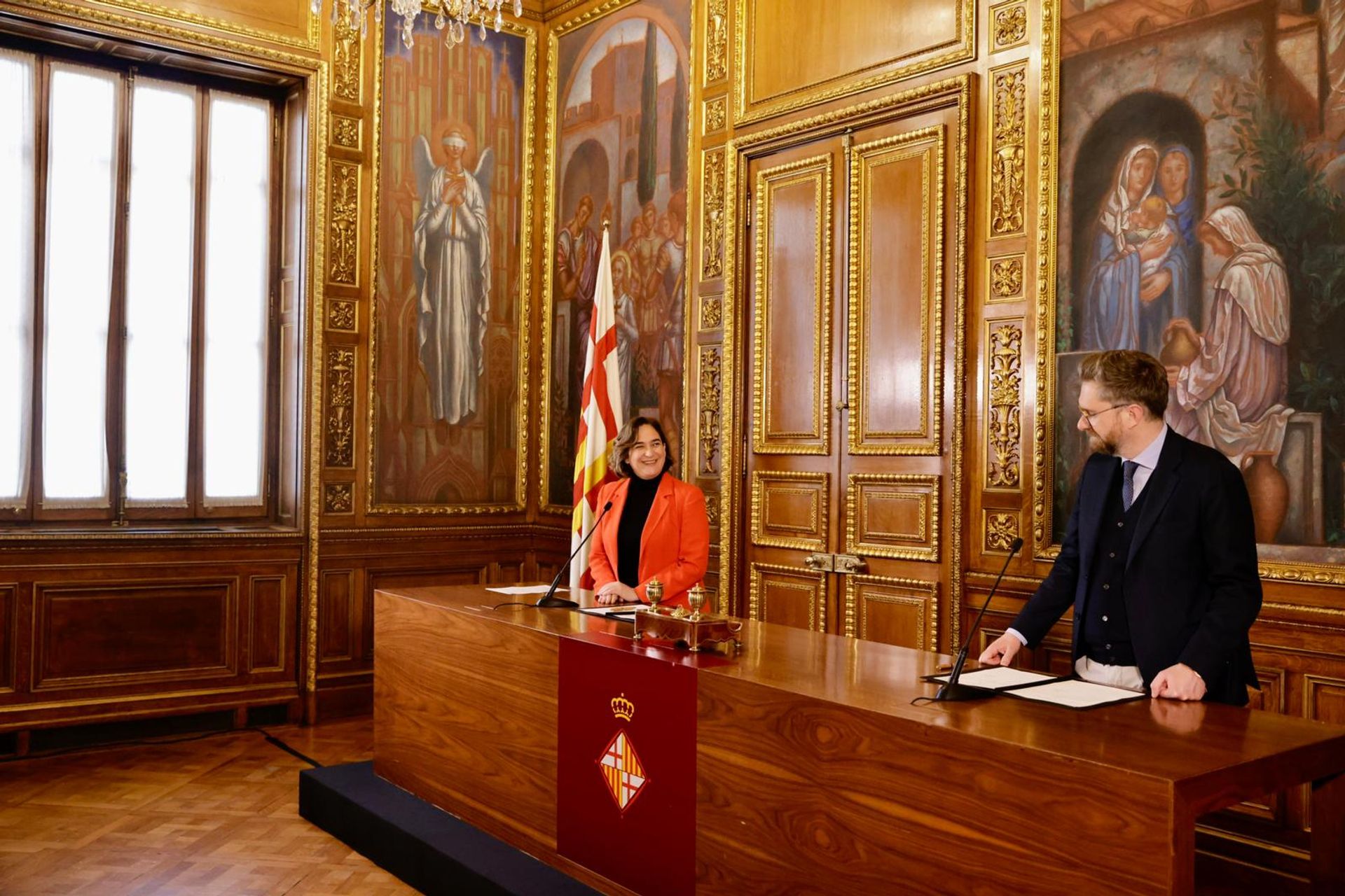 La firma dell’accordo di collaborazione fra il Comune di Bologna e l’Ajuntament de Barcelona, siglato ufficialmente dai Sindaci delle due grandi città europee Matteo Lepore e Ada Colau
