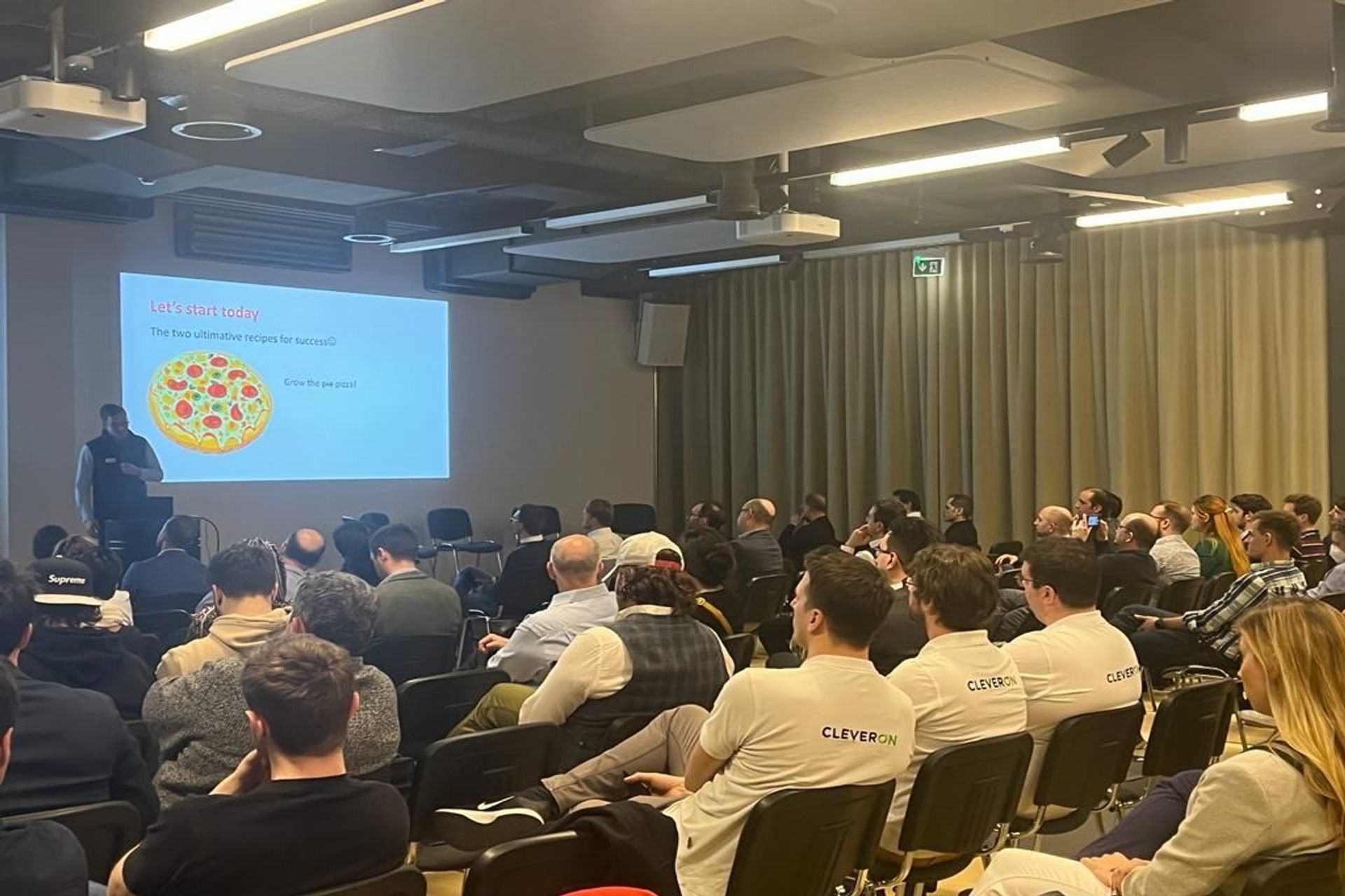 The first edition of the "Italian Tech Night", organized by the #pizzatech association, took place on the evening of 24 March 2022 at the Startup Space by IFJ in Schlieren, near Zurich: the speech by Philip Hassler, co-CEO of “Venture Kick”