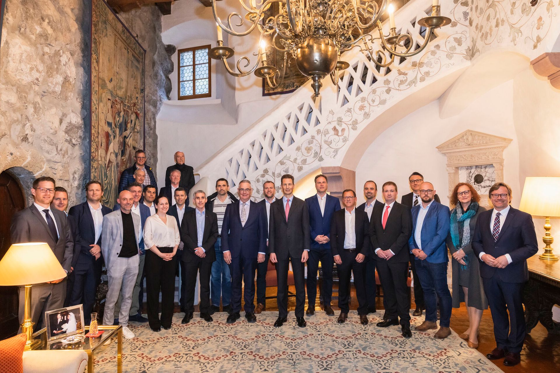 La rencontre entre les XNUMX membres du conseil d'administration de l'initiative digital-liechtenstein-li et le prince héritier Alois von und zu Liechtenstein au château de Vaduz